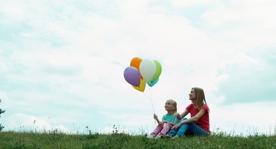 mom-and-daughter-baloon-pic